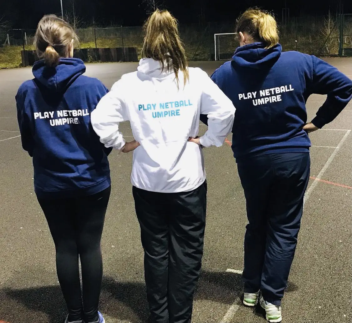 Image of two teams playing netball