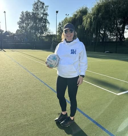 Image of two teams playing netball